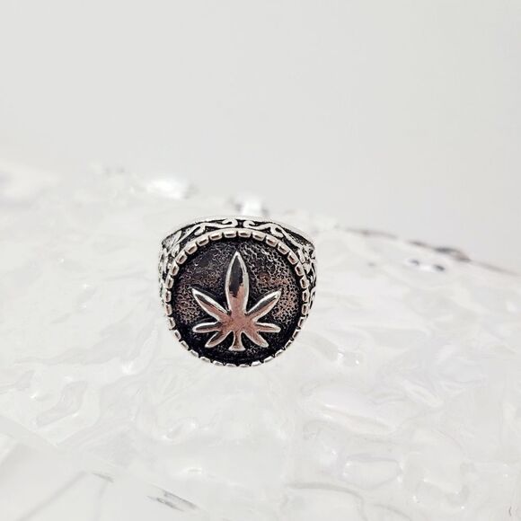 Vintage Other - Brand New Silver Leaf Ring Size: 10.75 US